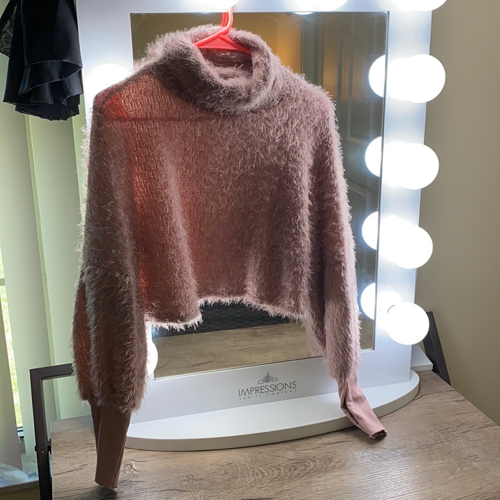 NWOT Windsor Crop Turtleneck